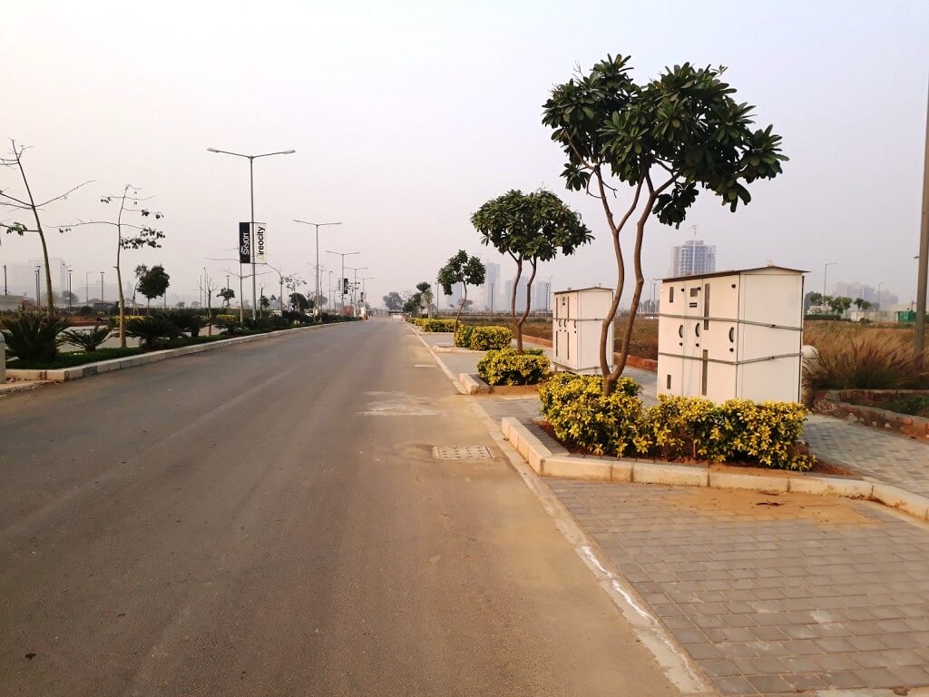 300-sqyrd-plots-in-ireo-city